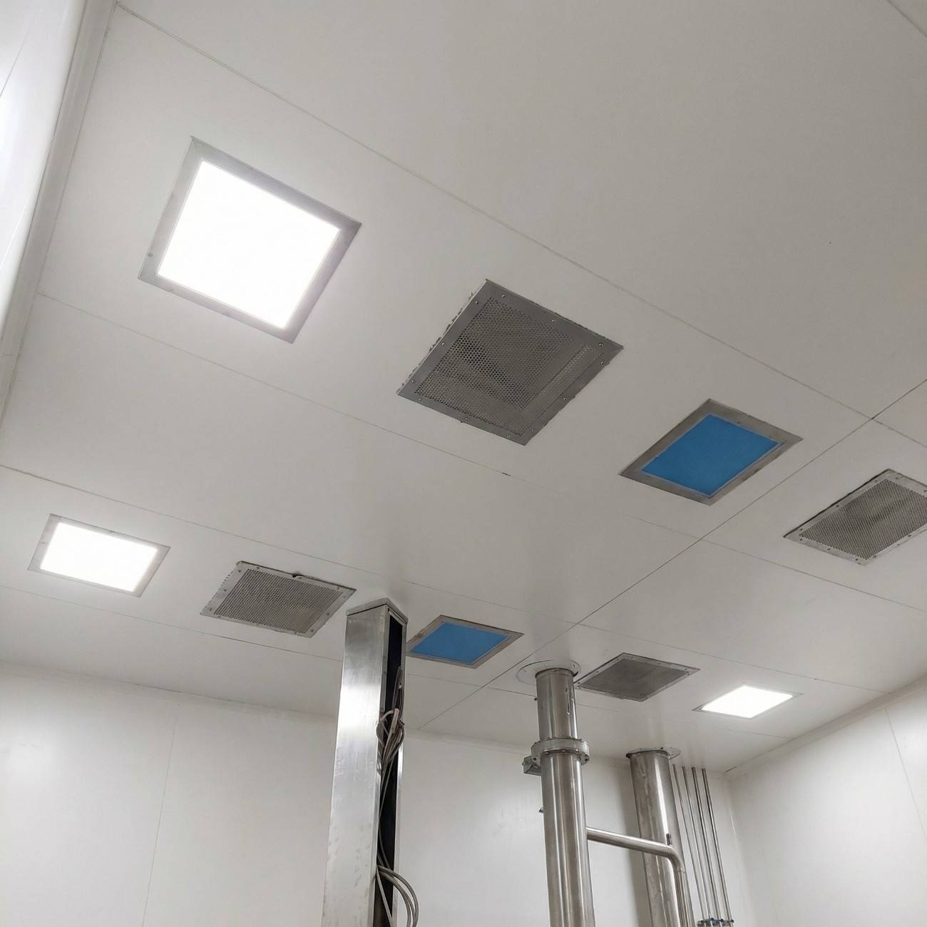 Modular cleanroom panel system